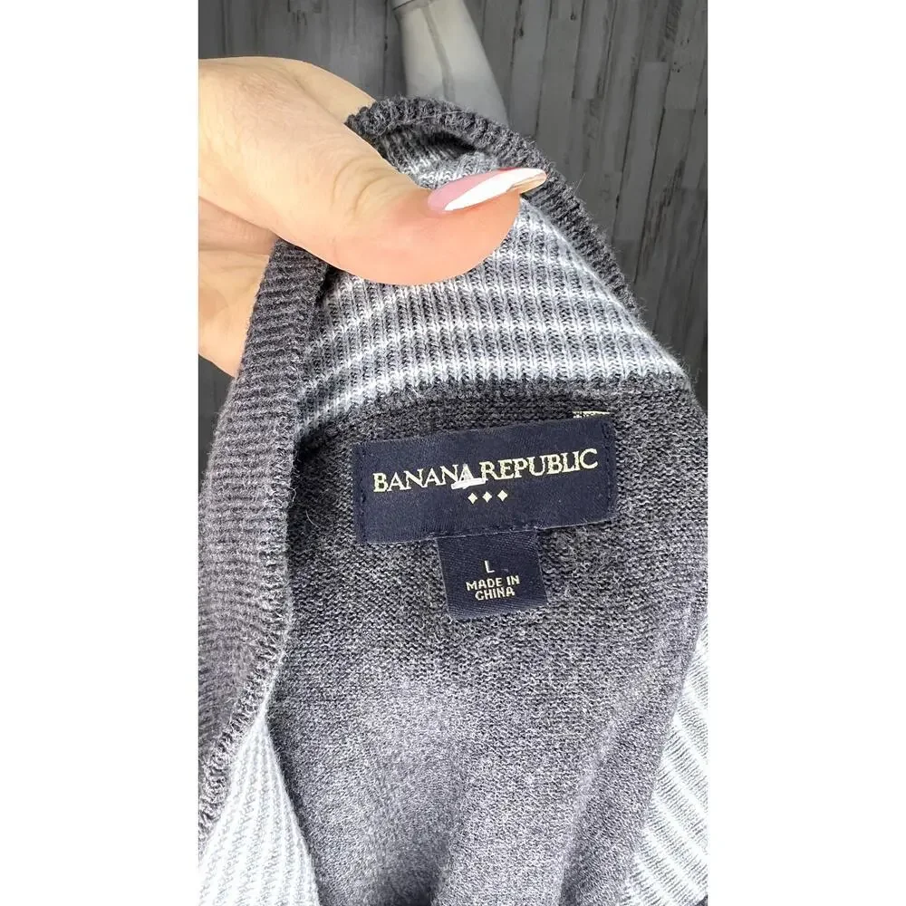 Banana Republic Men's Large Gray Quarter-Zip Pullover Sweater‎